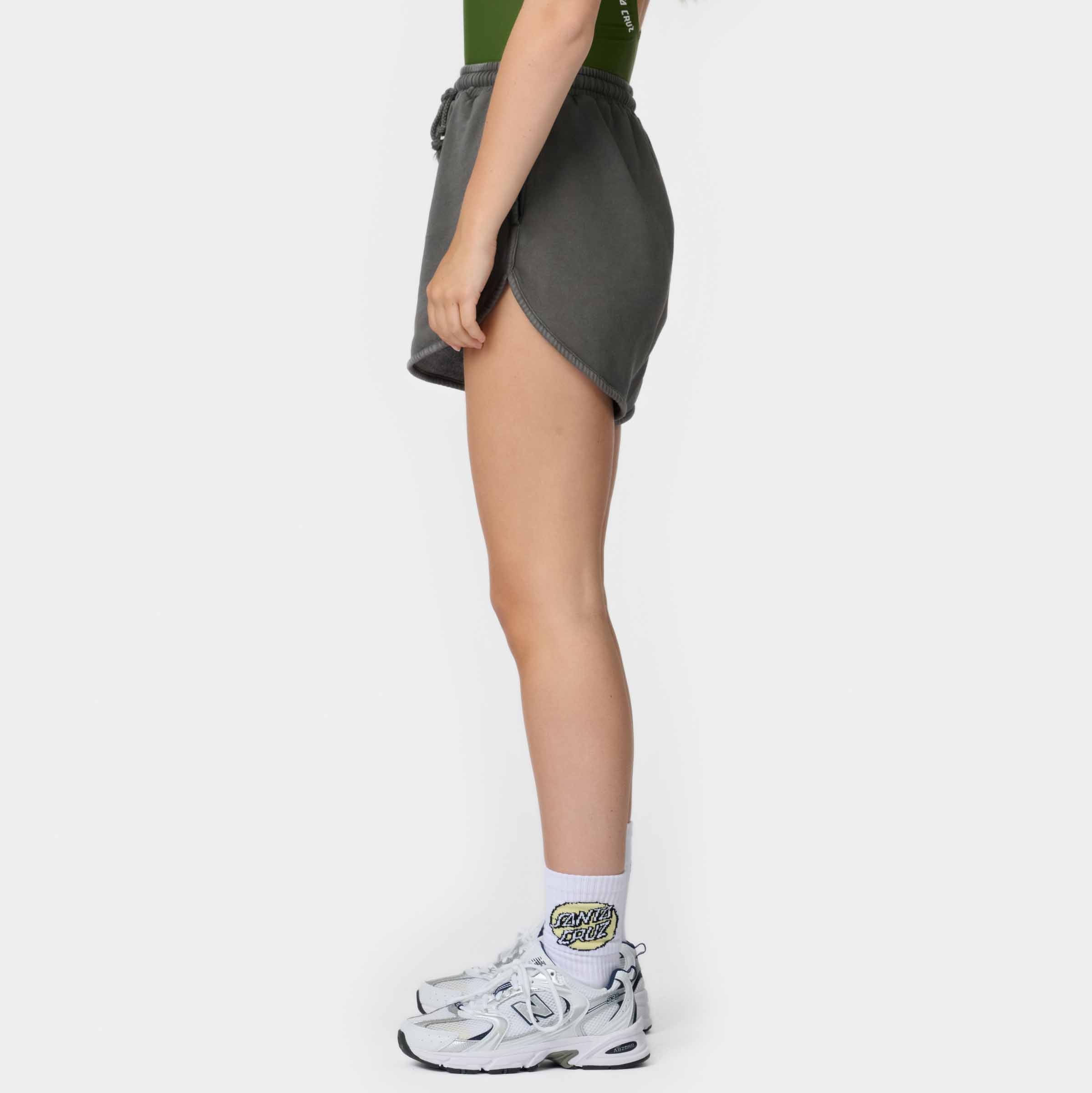 santa-cruz-skateboards-groovy-stack-shorts-donna image 4