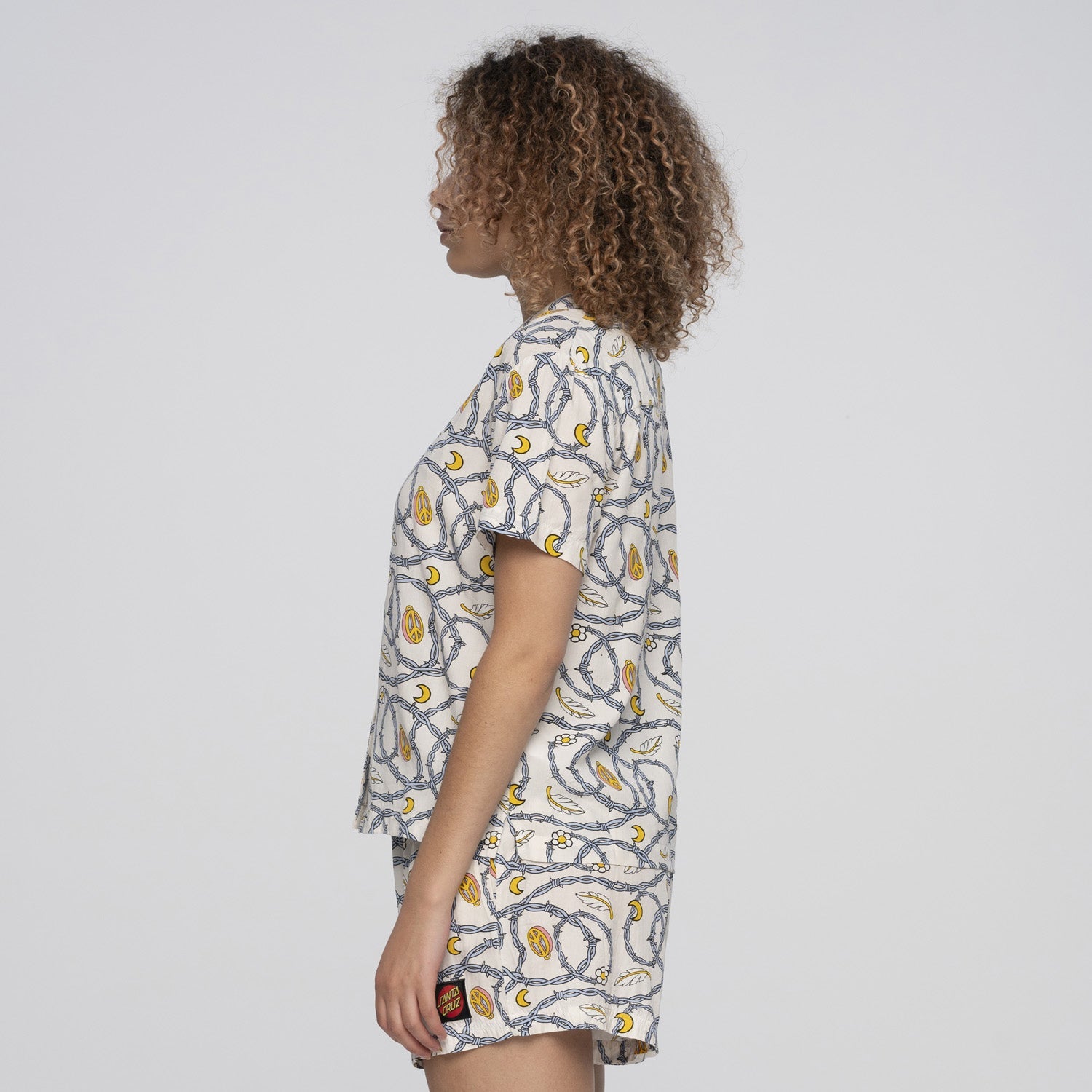 santa-cruz-skateboards-barbed-repeat-camicia-manica-corta-donna-regular-fit image 3