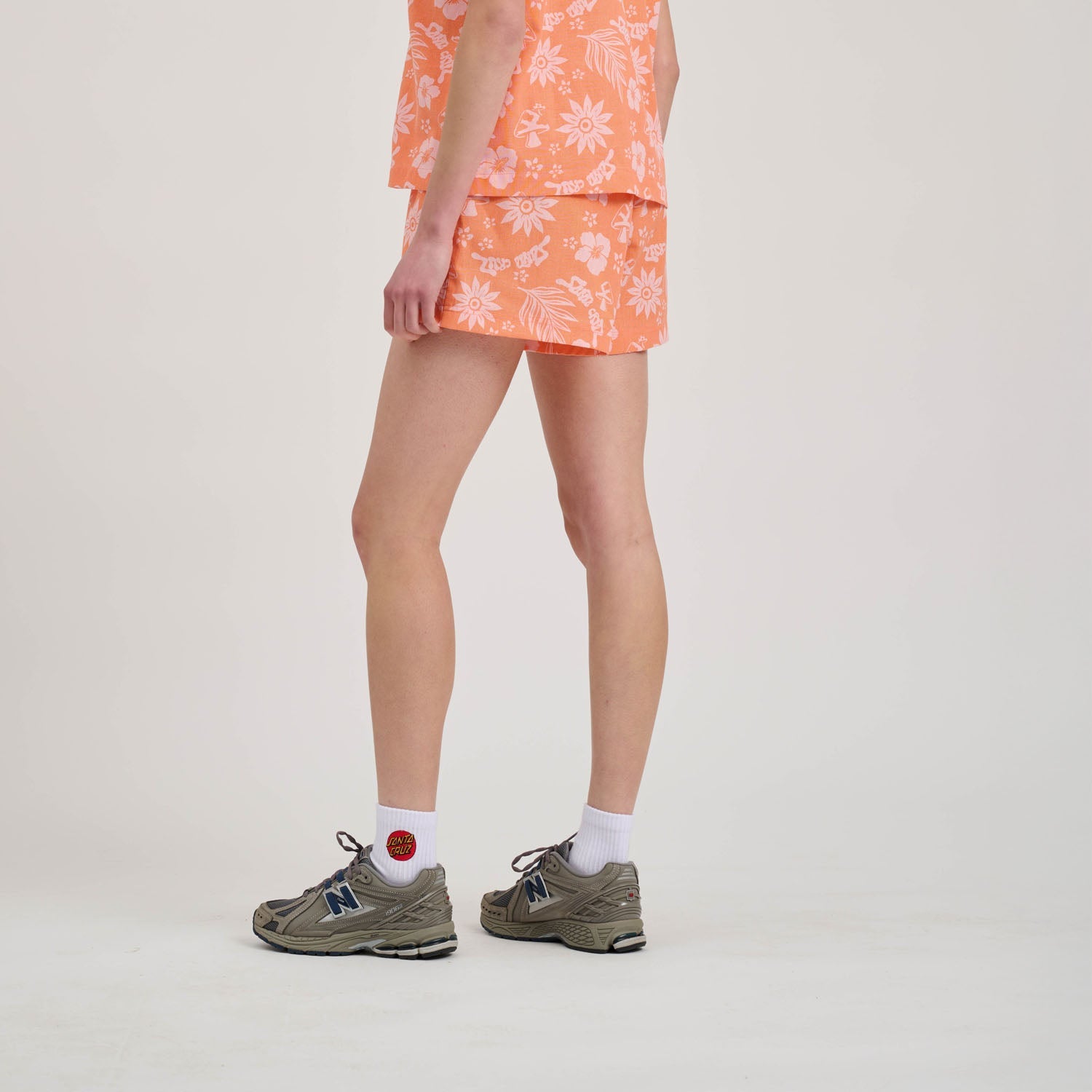 santa-cruz-skateboards-take-a-trip-shorts-donna-stampa-all-over image 5
