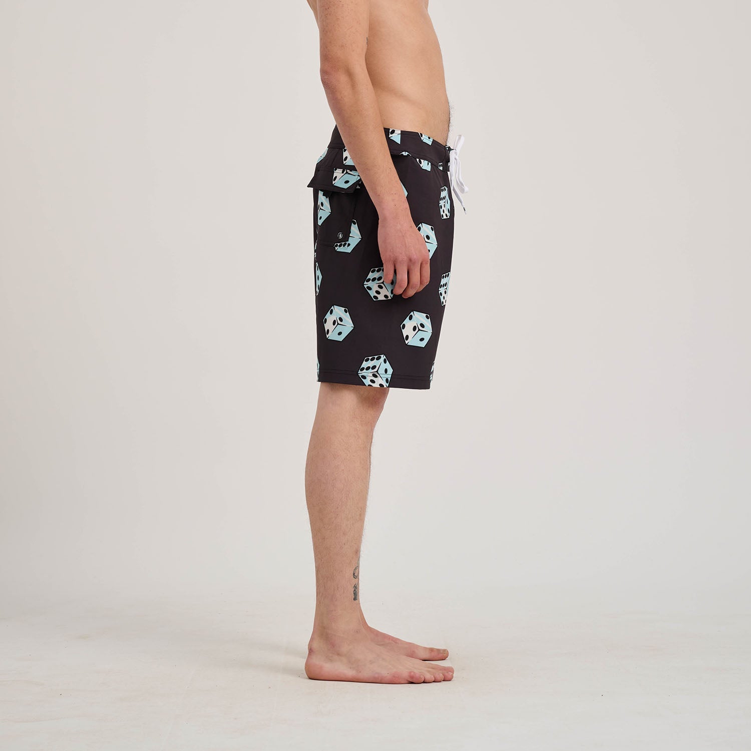 santa-cruz-skateboards-flaming-strip-dice-boardshort-costume-19-elasticizzato image 4