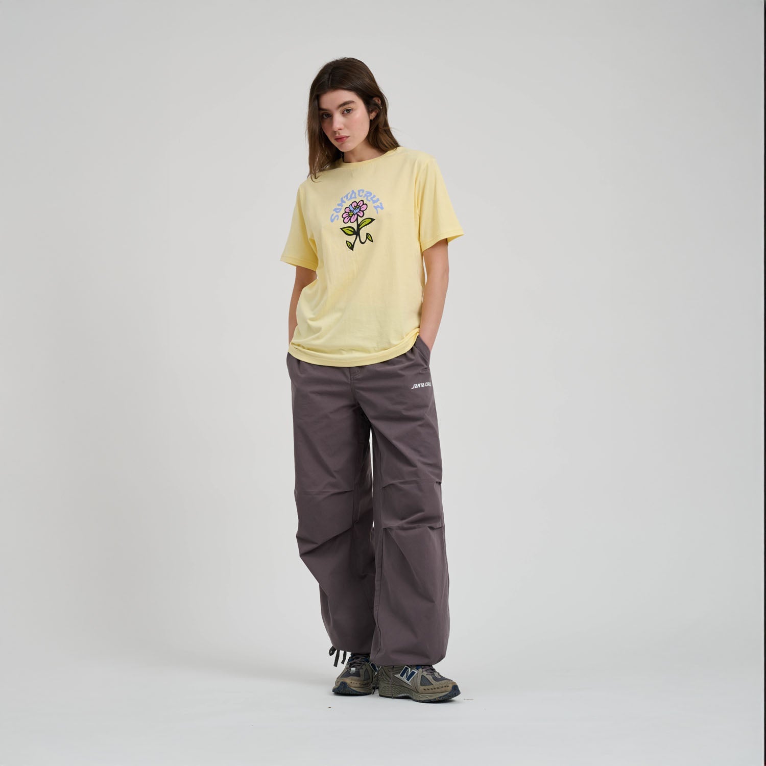 santa-cruz-skateboards-delfino-flower-t-shirt-donna-100-cotone image 5