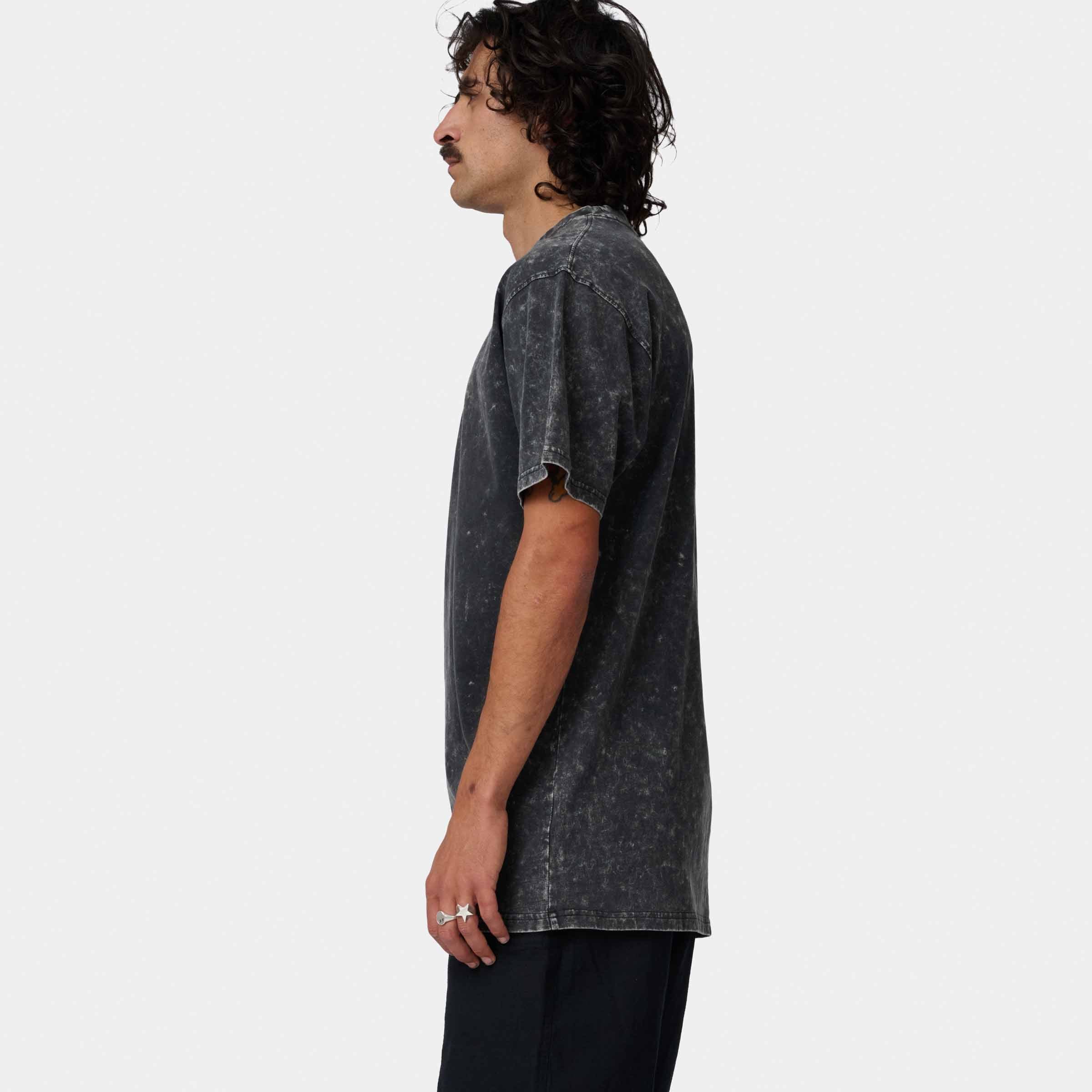 santa-cruz-skateboards-out-of-time-front-t-shirt-maglietta-grafica-frontale image 4