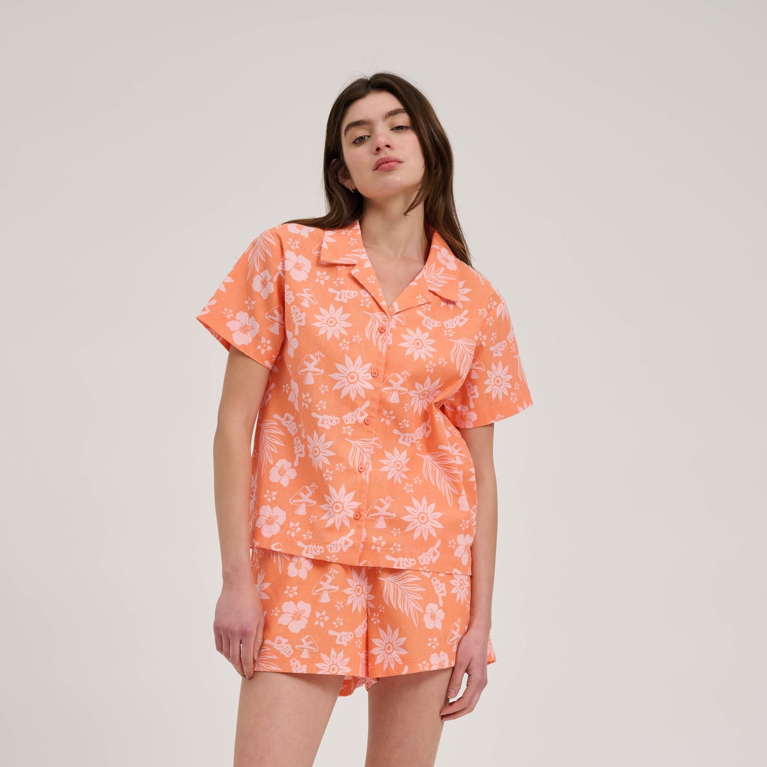 santa-cruz-skateboards-take-a-trip-camicia-donna-a-maniche-corte image 3