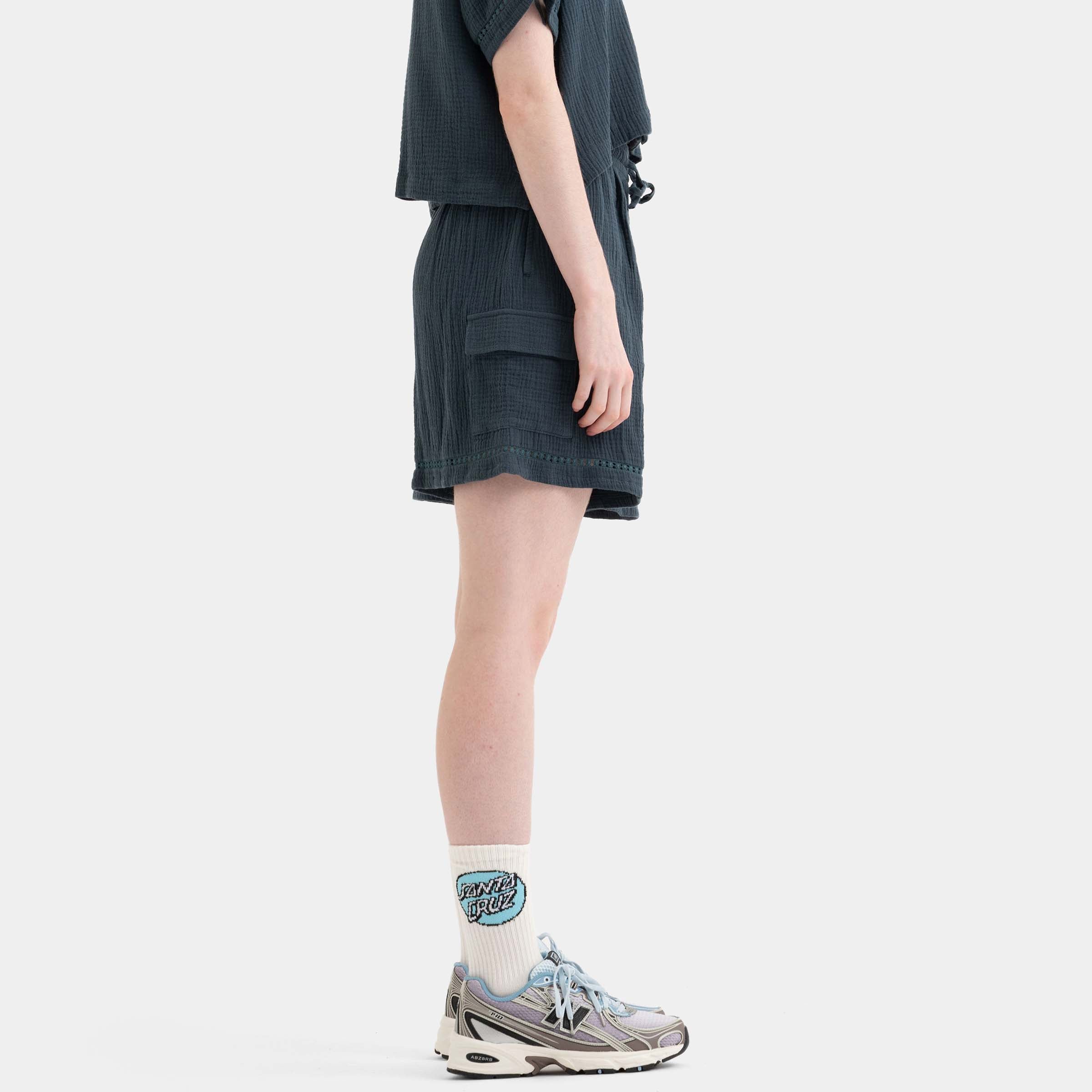 santa-cruz-skateboards-dune-cargo-shorts-donna image 5