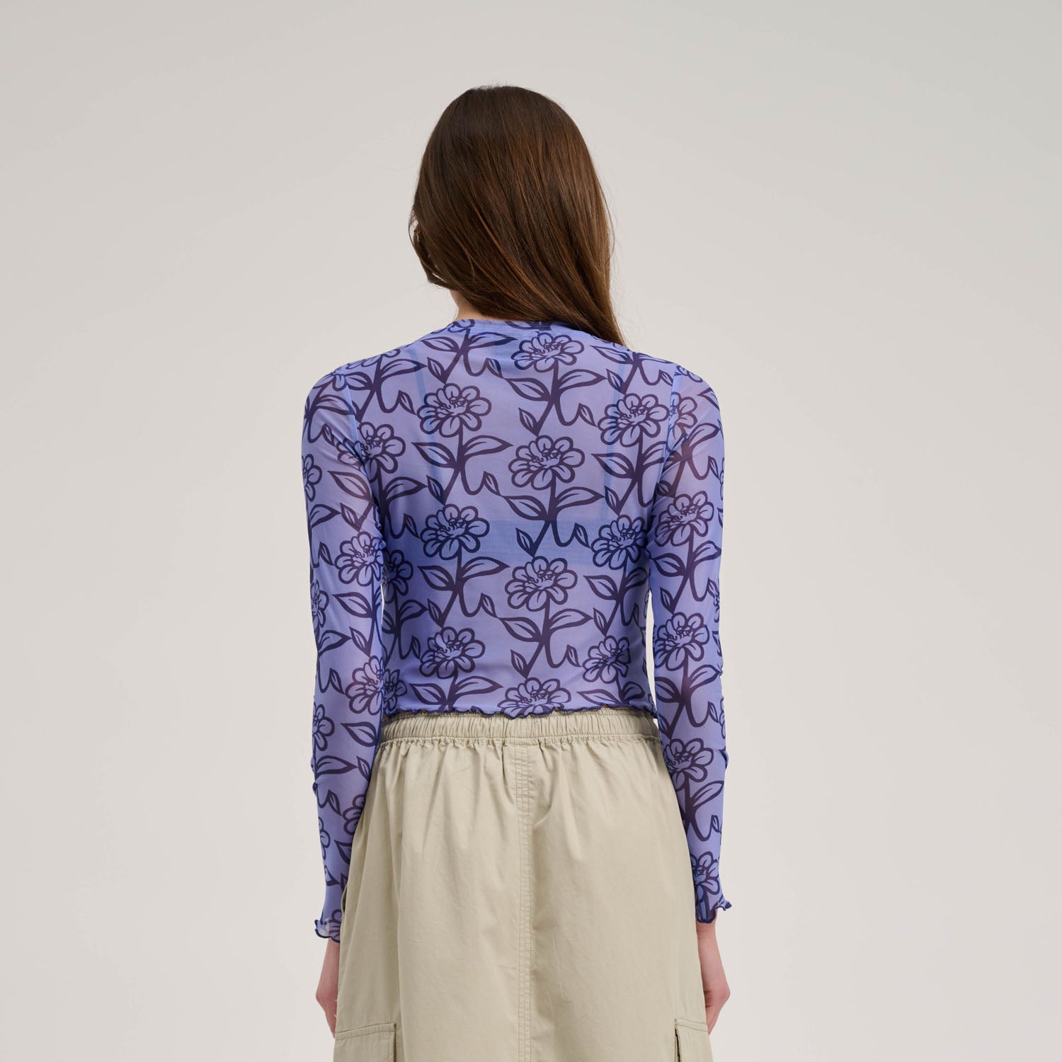 santa-cruz-skateboards-delfino-flower-crop-long-sleeve-in-mesh image 4