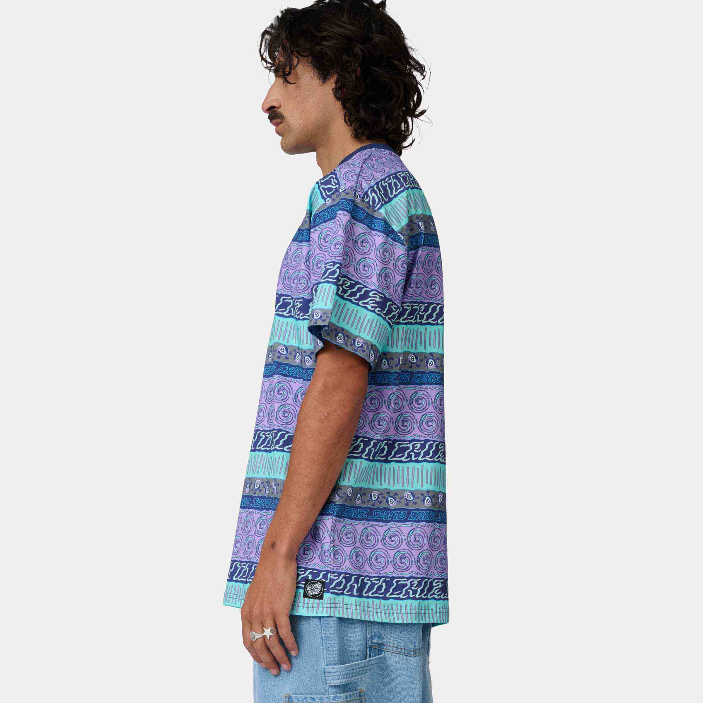santa-cruz-skateboards-heights-t-shirt-uomo-loose-fit-stampa-all-over image 5