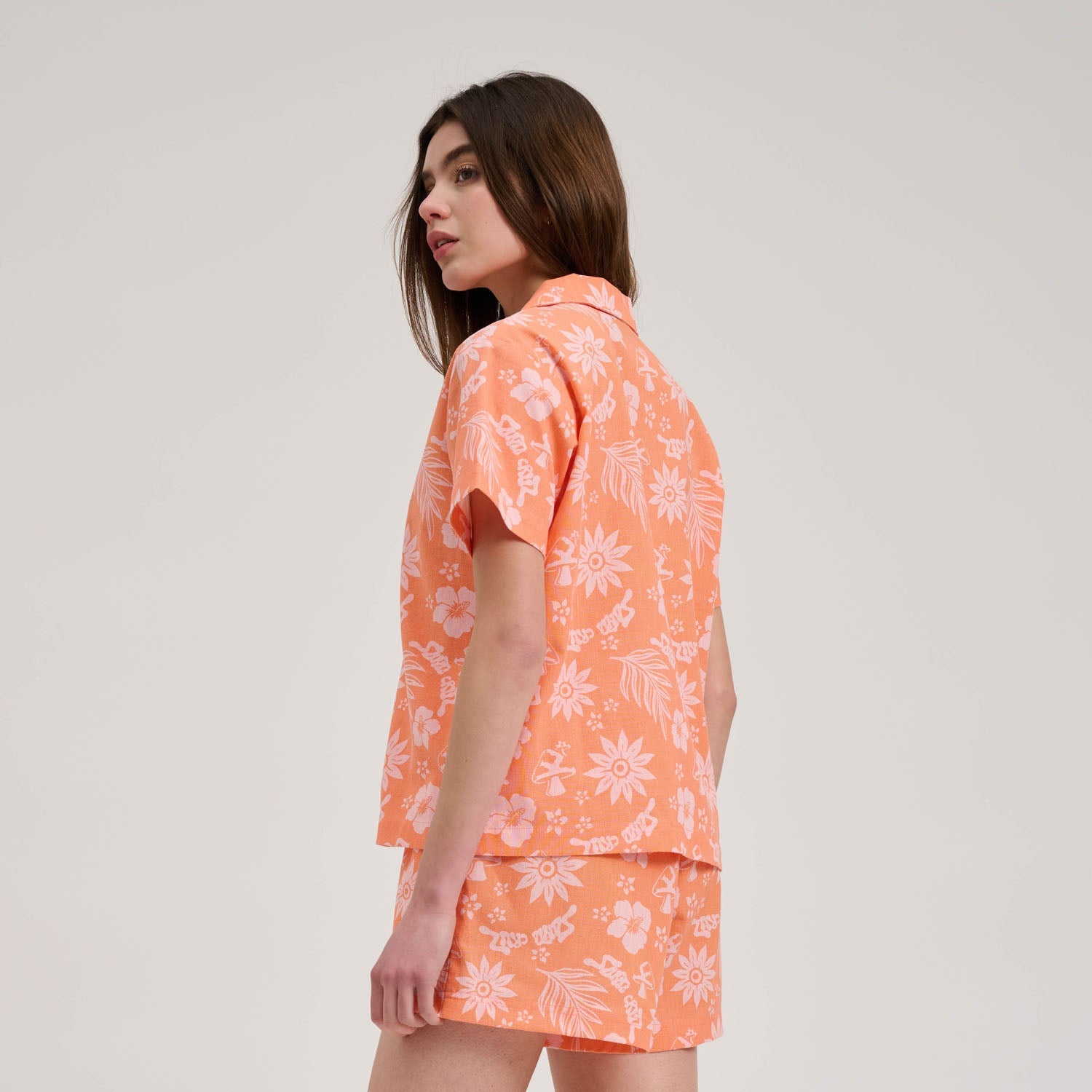 santa-cruz-skateboards-take-a-trip-camicia-donna-a-maniche-corte image 5
