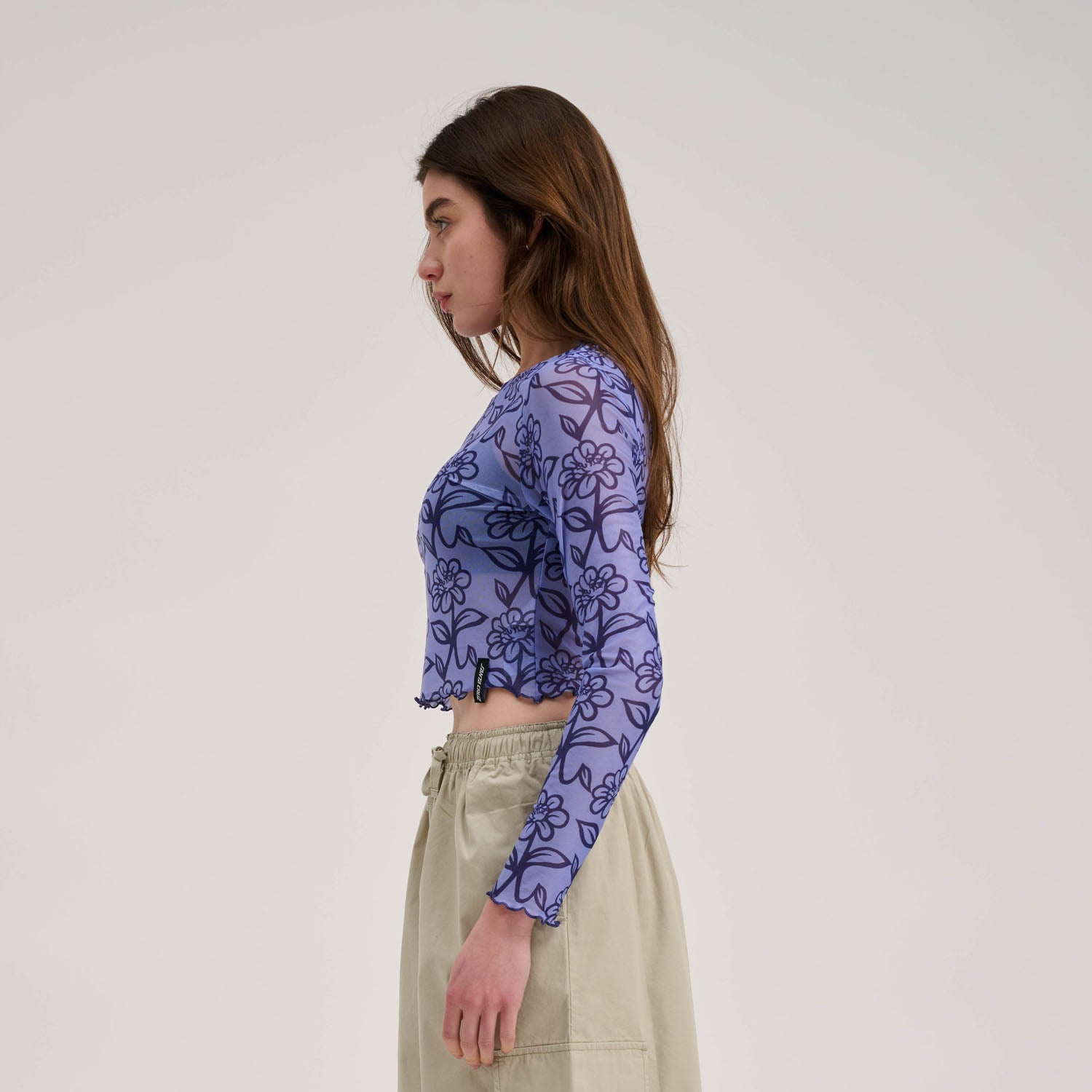 santa-cruz-skateboards-delfino-flower-crop-long-sleeve-in-mesh image 5