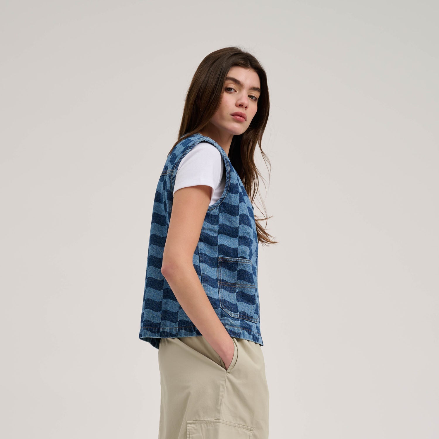 santa-cruz-skateboards-classic-label-gilet-denim-donna-regular-fit image 4