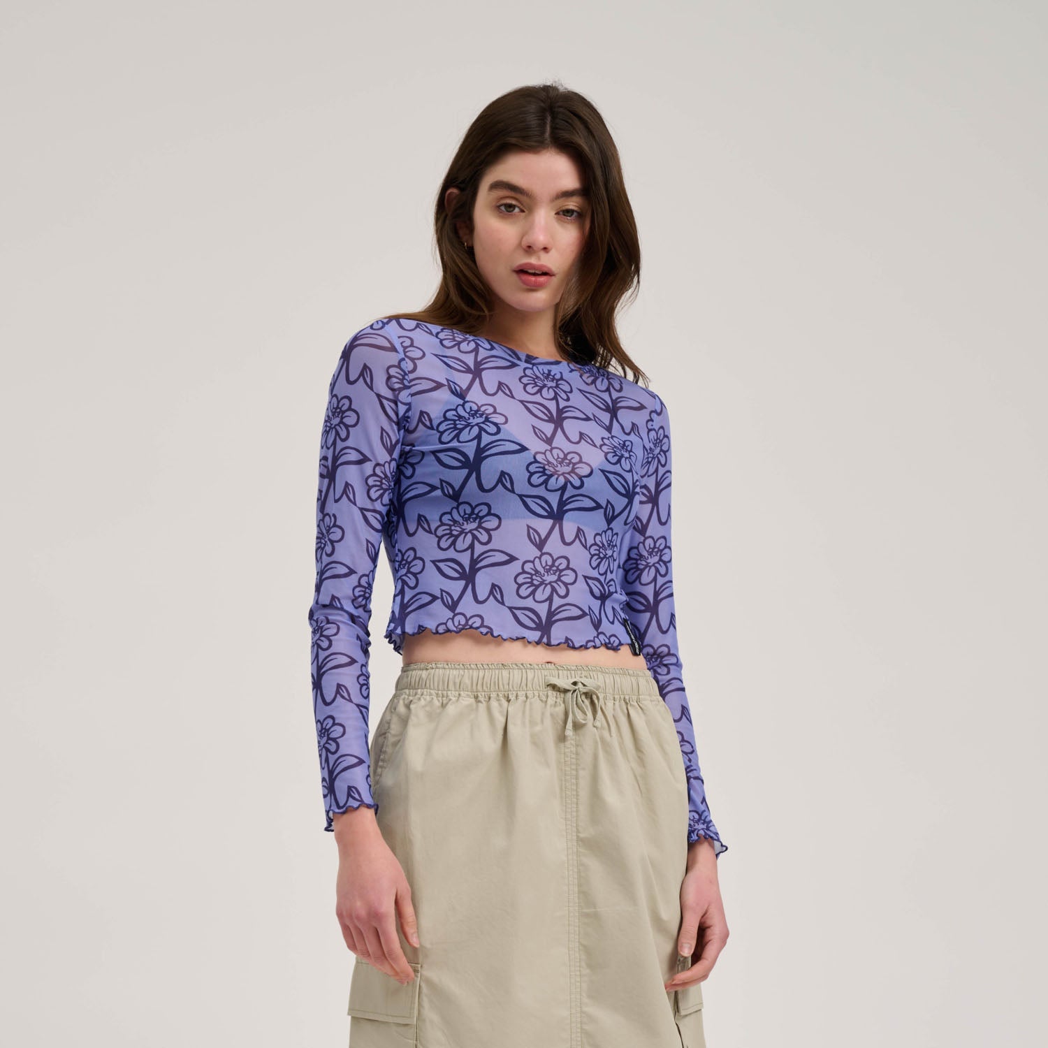 santa-cruz-skateboards-delfino-flower-crop-long-sleeve-in-mesh image 3